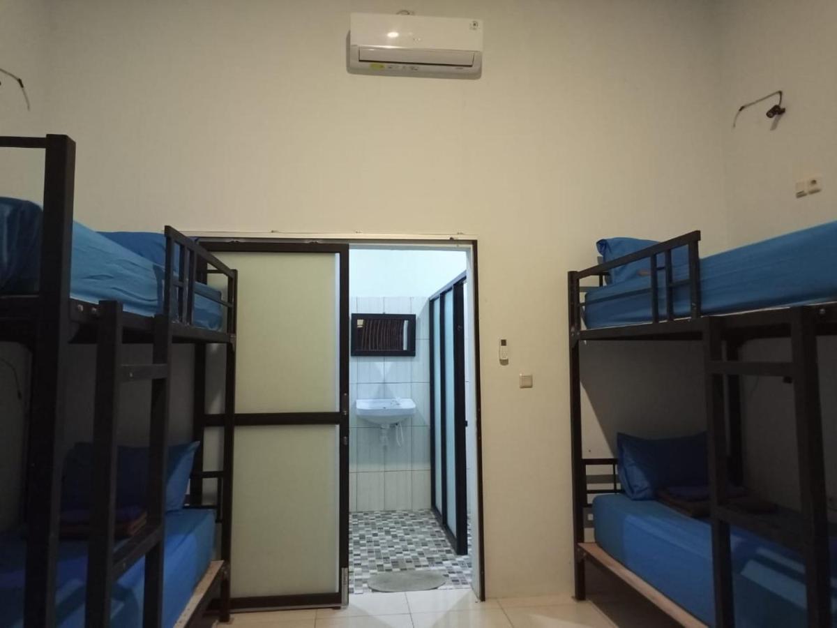 Simpang Hostel Kuta  Экстерьер фото